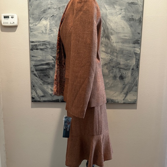 Le Suit Rust Brown Blazer and Skirt Set with Patterned Scarf (new) Size 14 - Picture 6 of 11